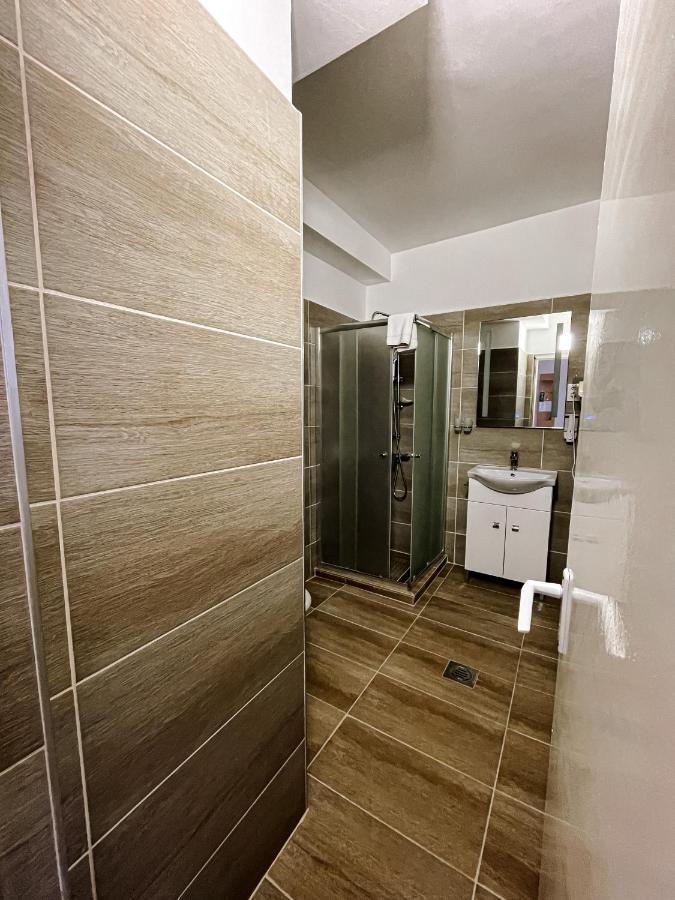 טטה Oereg-To Hotel Es Rendezvenyter מראה חיצוני תמונה