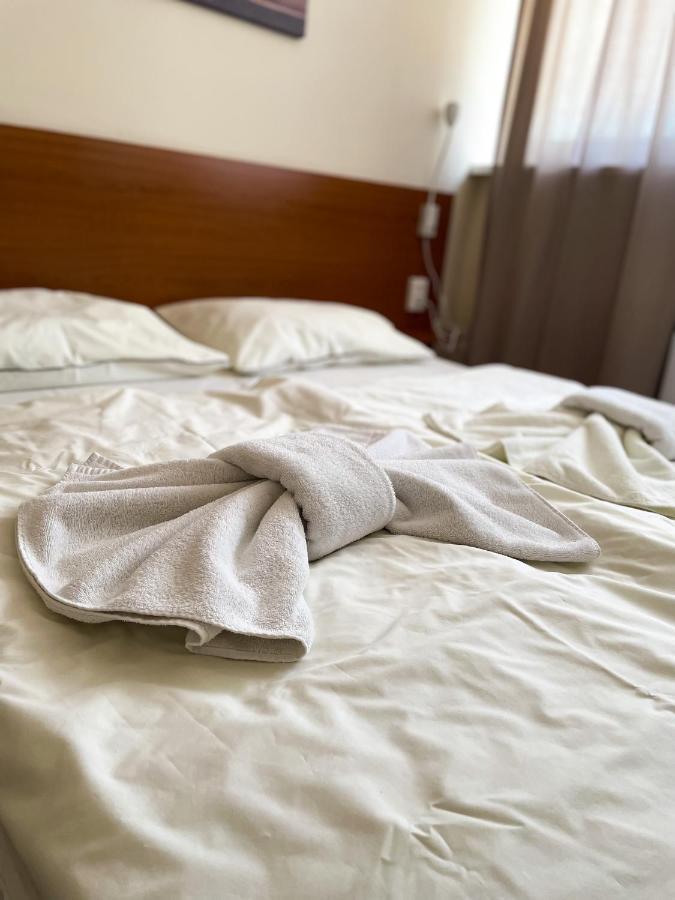 טטה Oereg-To Hotel Es Rendezvenyter מראה חיצוני תמונה